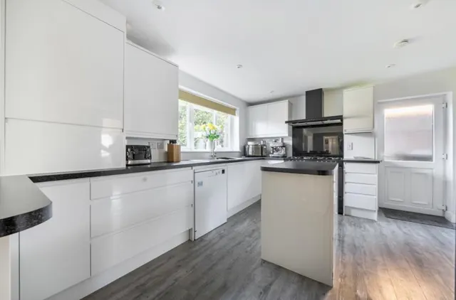 Queens Road, Carterton, OX18, photo 3