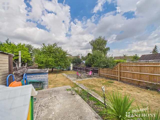 Photo 3 — Aplin Road, Aylesbury, HP21 9BT