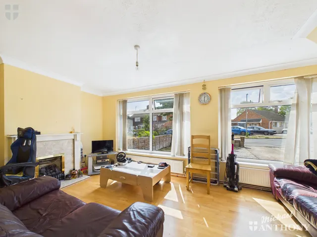 Photo 2 — Aplin Road, Aylesbury, HP21 9BT