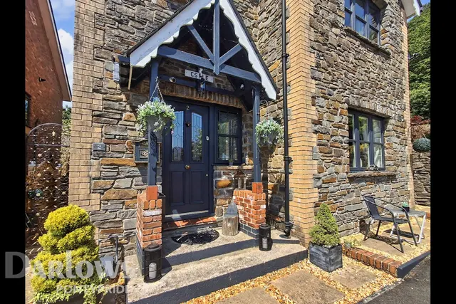 Glyntaff Road, Pontypridd, photo 2