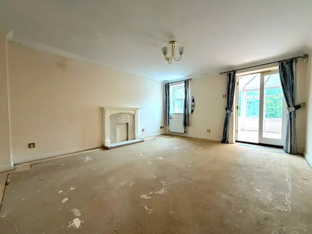 Vale Farm Road, Woking, GU21, photo 2