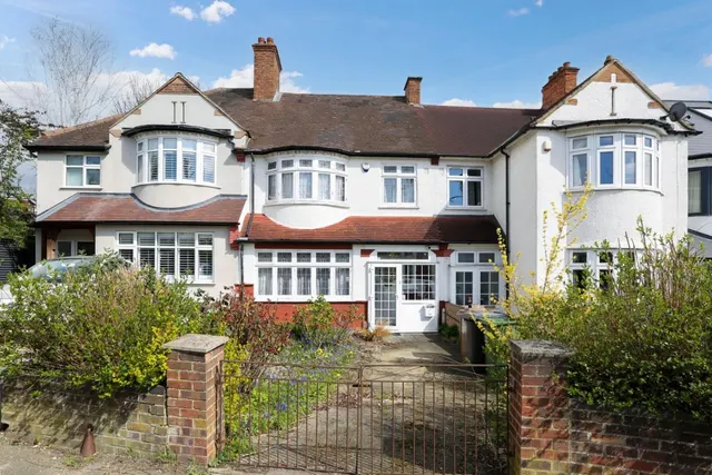 Kirkdale, London, photo 1