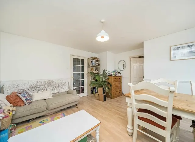 Photo 3 — Transom Close, Surrey Quays, SE16