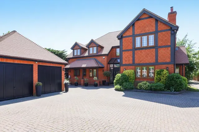 Highfield Road, Sunbury-on-Thames, TW16, photo 1