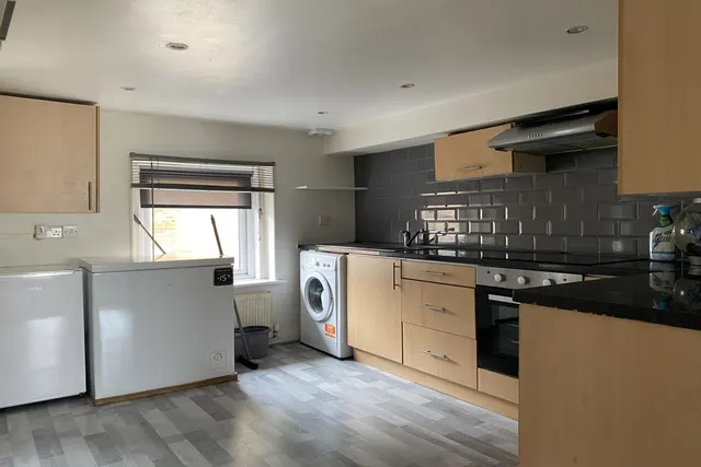 Bridge Street, Leatherhead, KT22, photo 2