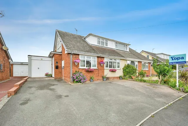 Greenfields, Hixon, ST18, photo 1