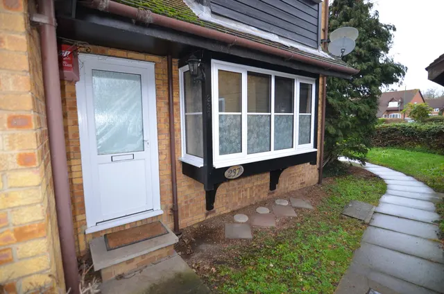 Photo 3 — Studio flat to rent in Knights Manor Way, Dartford, DA1 5SH