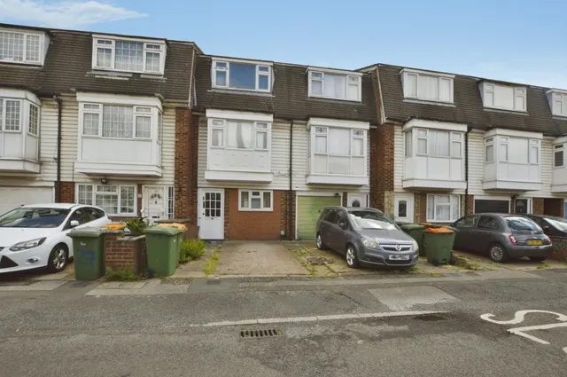 Croombs Road, London, photo 1