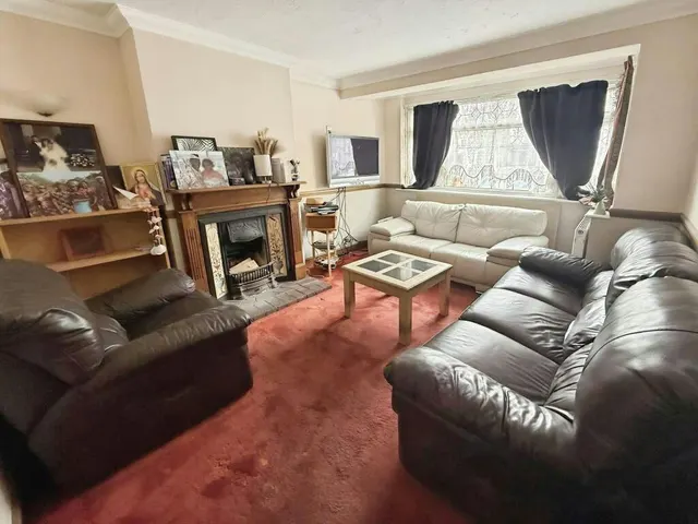 Photo 2 — Stonecroft Way, Croydon, CR0