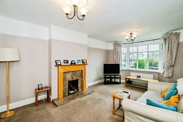 Photo 3 — Seamill Park Crescent, Worthing