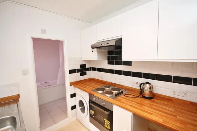 Coventry Road, London, SE25, photo 3