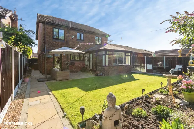 Wallace Gardens, Wakefield, WF3, photo 1