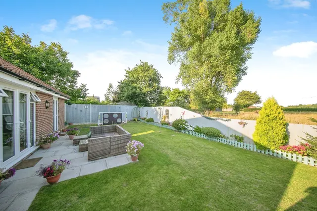 Whitegates Court, Little Clacton, CO16, photo 1