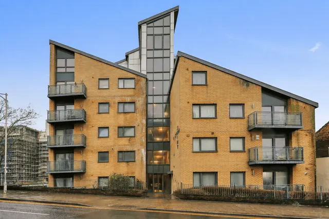 Flat 10 Vector Point, 1-5 Hainault Bridge Parade, London, IG1 4GF, photo 1