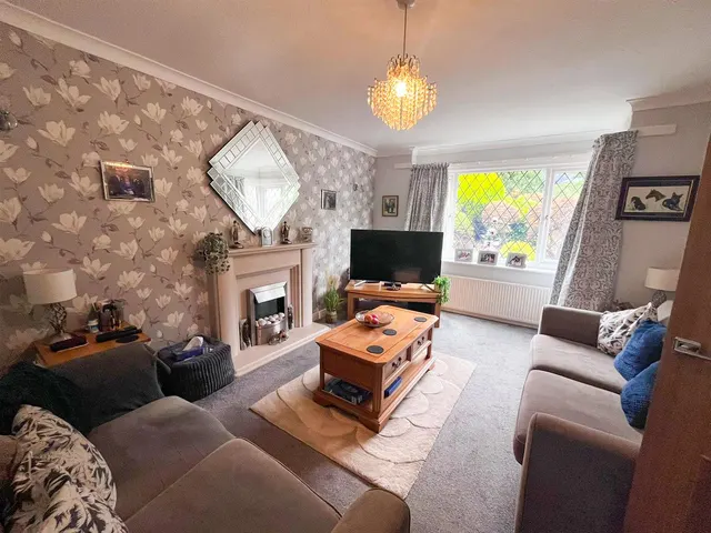 Photo 3 — Braithwaite Edge Road, Keighley, BD22 6RA