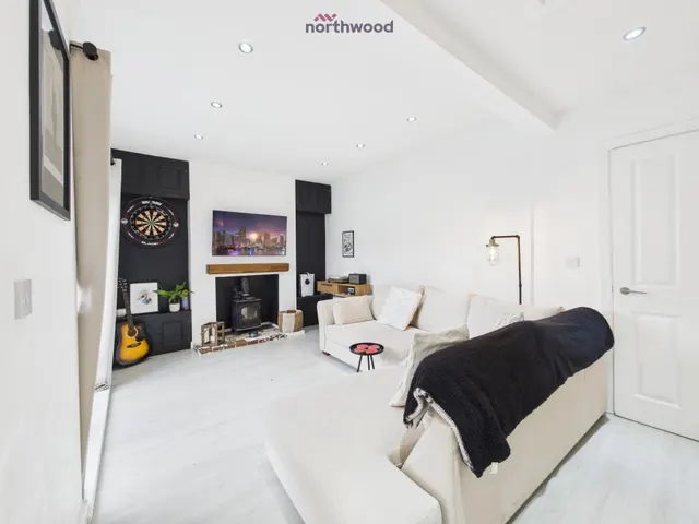 Gresford Road, Wrexham, LL12, photo 2