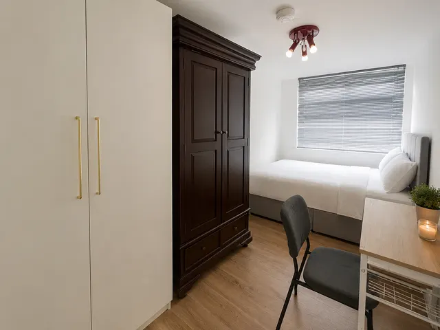 Broad Walk, London, SE3, photo 2