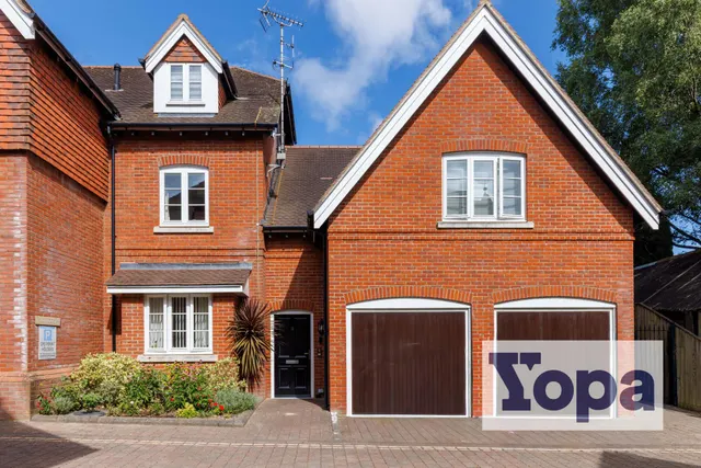 Gosport Lane, Lyndhurst, SO43, photo 1