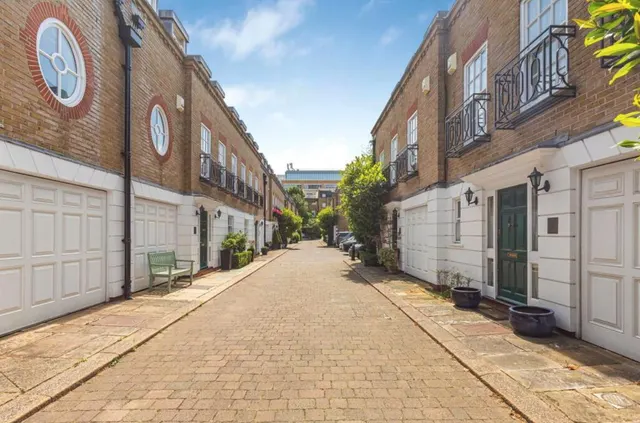 Farrier Walk, London, photo 2