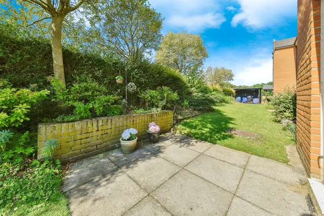 Elmside Walk, Hitchin, SG5, photo 3