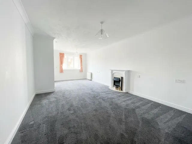 Potters Court, EN6, photo 3