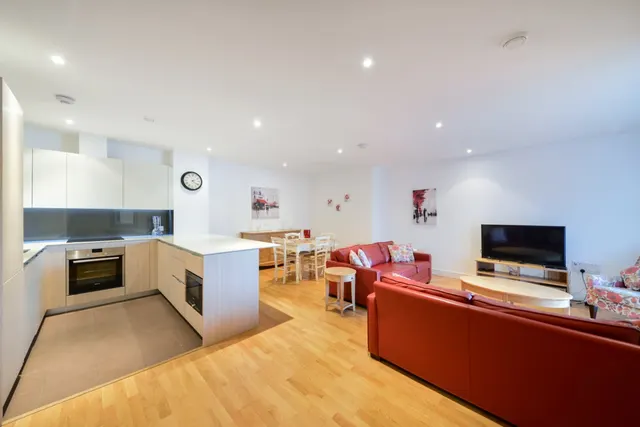 Juniper Drive, London, SW18, photo 1