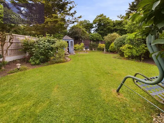 Photo 2 — Ramsay Drive, Basildon SS16 4RR
