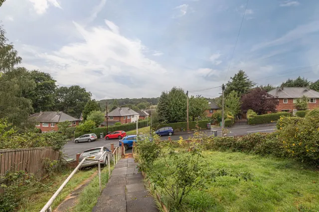 Photo 2 — Foxcroft Green, Leeds, LS6 3NR