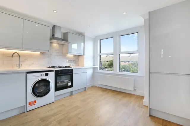 Hurstbourne Road, London, SE23, photo 1