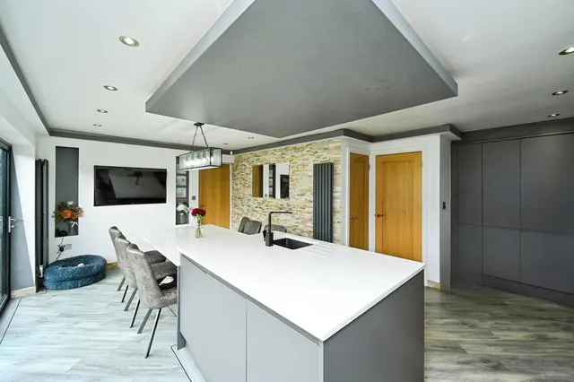 Tintern Close, Kirkby-in-Ashfield, NG17, photo 3