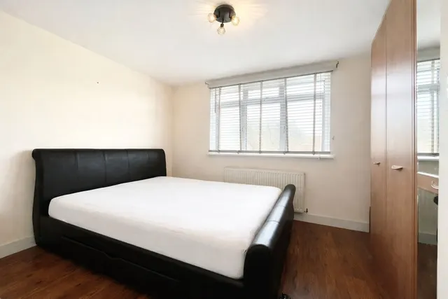 Queen Anne Avenue, BR2, photo 1