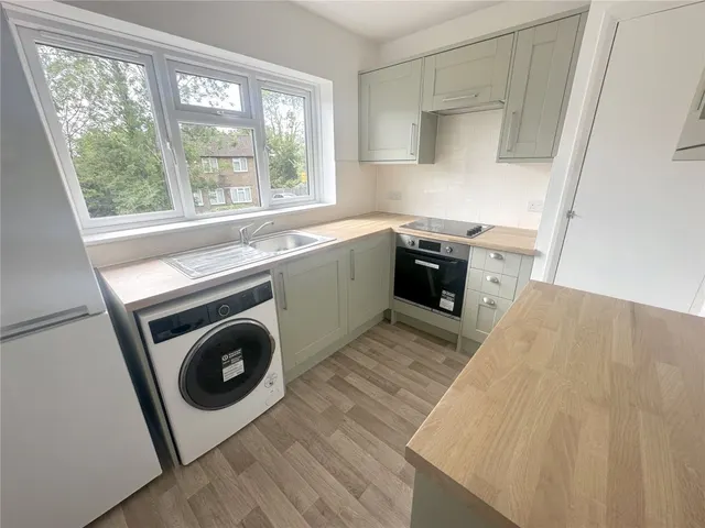 Hankins Lane, London, NW7, photo 2