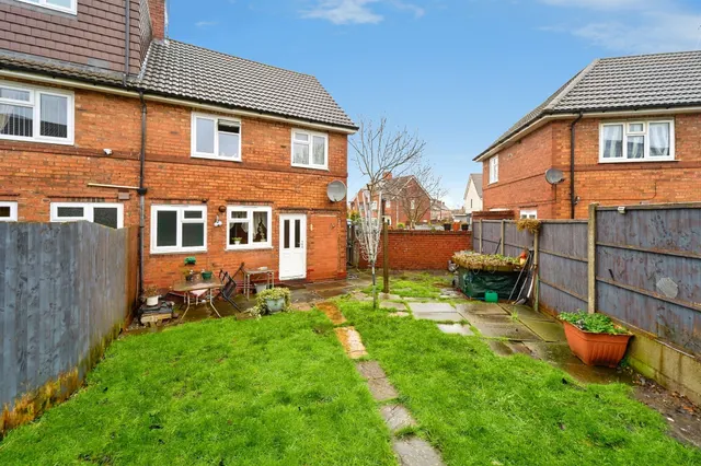 Remembrance Road, Wednesbury, WS10, photo 1