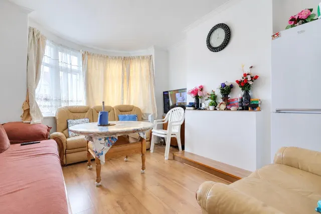 Dennis Avenue, Wembley, HA9, photo 2