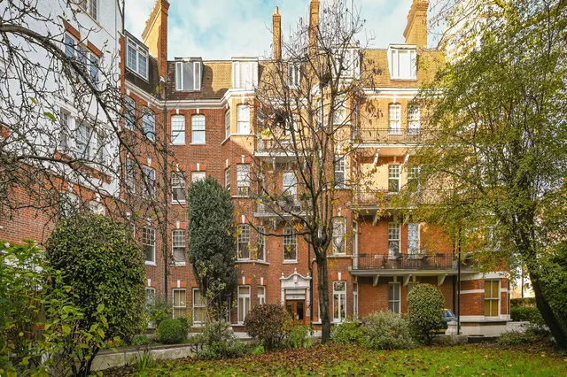 London, NW6, photo 1