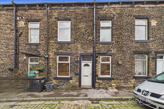 2 bedroom house — Victoria Street, Todmorden, OL14