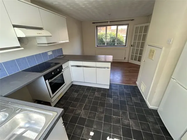 Pines Road, Bitton, BS30, photo 2