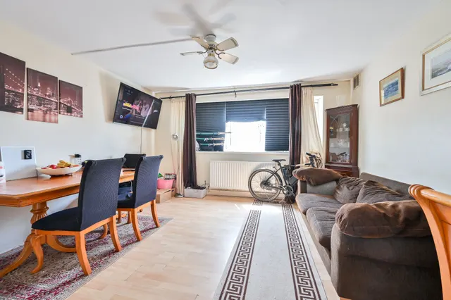 22 Whittaker Court, Studley Road, London, photo 1