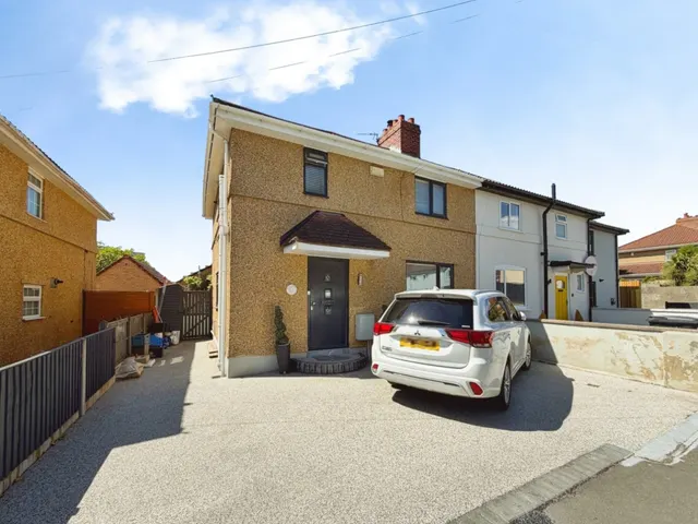 Queenshill Road, Knowle, photo 1