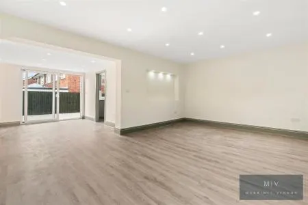 Croydon Road, Beddington, photo 2