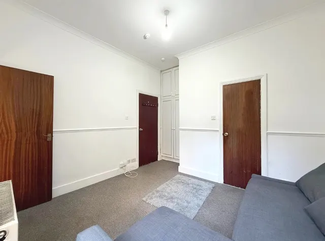 Photo 3 — Lampton Road, TW3