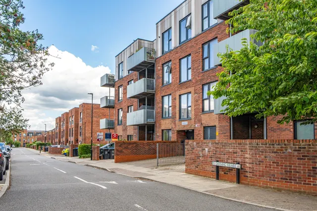 Canning Square, Enfield, EN1, photo 1