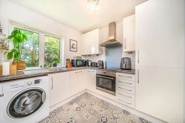 Ivybridge Close, TW1, photo 3