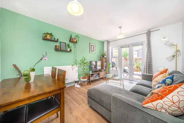 Ivybridge Close, TW1, photo 2