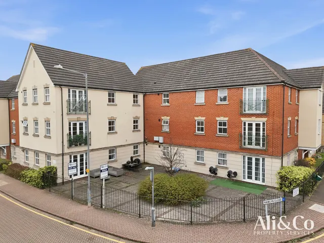 Rawlyn Close, Chafford Hundred, Essex, RM16 6BS, photo 1