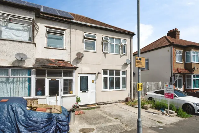 Mortlake Road, Ilford, photo 1