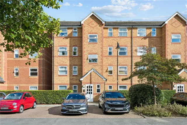 Photo 3 — Henry Doulton Drive, London, SW17