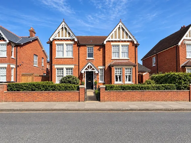 Kimbolton Avenue, photo 1