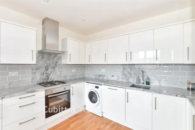 London Road, East Grinstead, RH19, photo 2