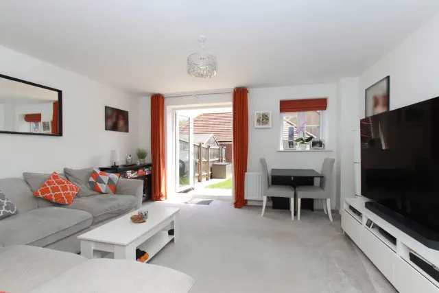 Photo 3 — Woodpecker Drive, Hemel Hempstead, Hertfordshire, HP3 0FQ